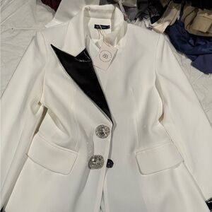 White and Black Blazer with Tailored Silhouette